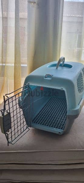 Pet Carrier + collar + 2 Hair balls cream + plate + poop remover