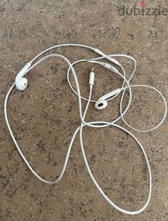 Apple earpods with lighting connector- سماعة ابل ايفون