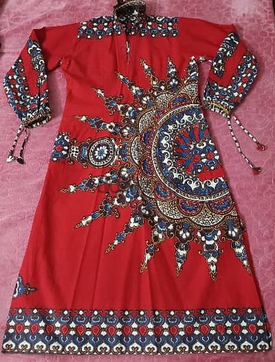 Long red blouse/ بلوزة حمراء طويلة