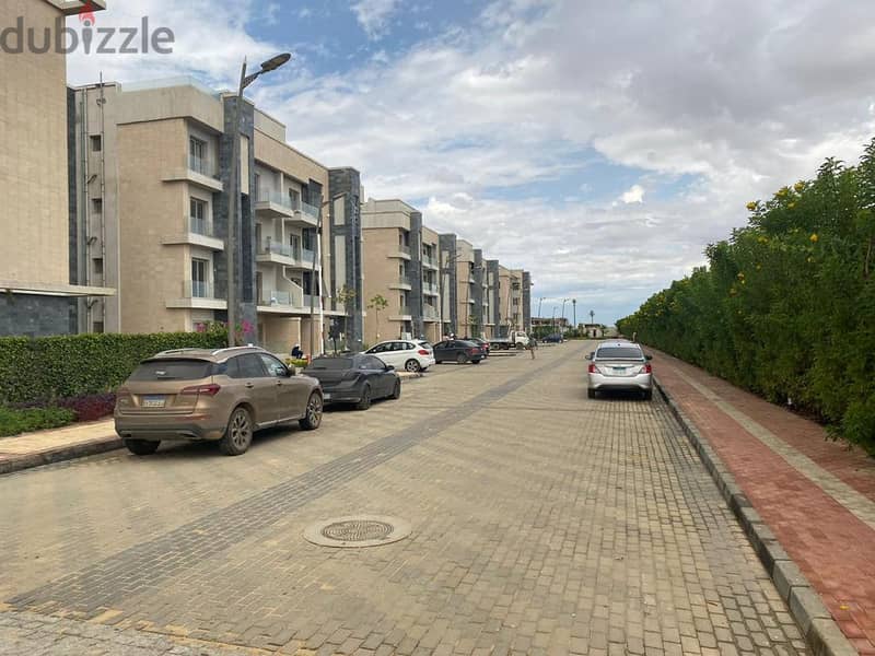 apartment for sale  200m ready to move at Galleria moon 3