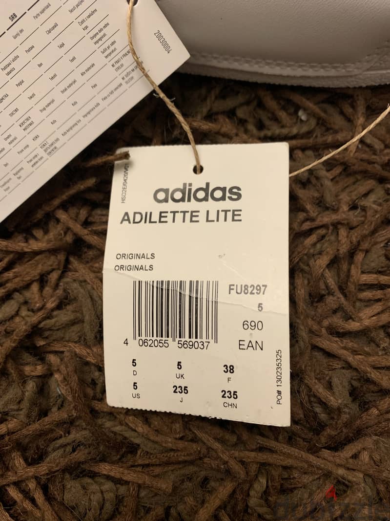 Adidas slides size 38 - شبشب اديداس مقاس ٣٨ 1