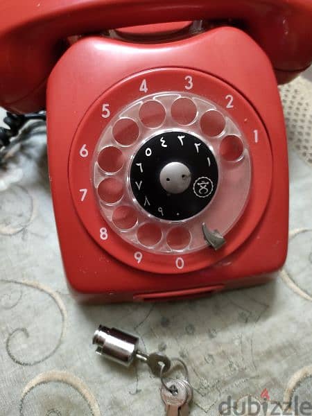 هاتف / تليفون كلاسيك مميز باللون الاحمر من السبعينات 1