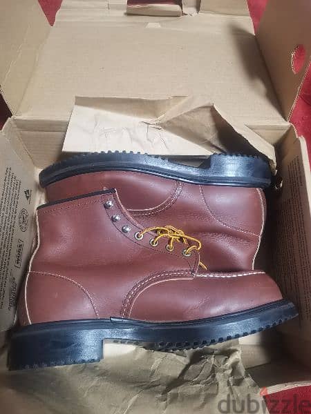 Two REDWING shoes size 42 1