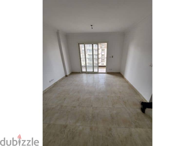 Apartment for sale in Madinaty, 80 sqm with a distinctive view in B14 area, near amenities. 3