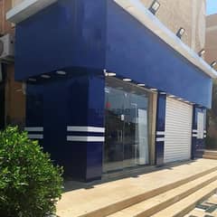 للبيع صيدلية 35 متر + 15 متر صندرة متشطبة بالكامل غلى الشارع الرئيسي مباشرة في الشيخ زايد