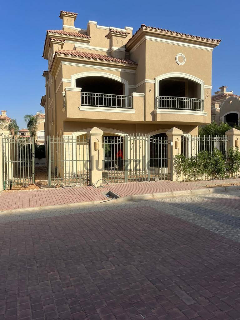 Corner townhouse for sale, immediate receipt, in Shorouk, large area with garden 9