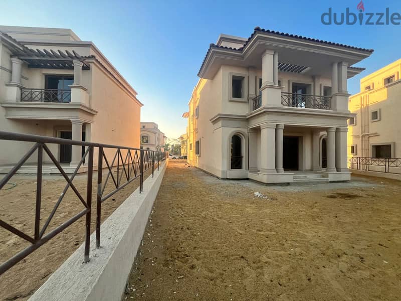 Villa for sale in Madinaty D3, immediate delivery, highest quality, 471 square meters, prime location 13