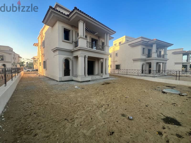 Villa for sale in Madinaty D3, immediate delivery, highest quality, 471 square meters, prime location 15