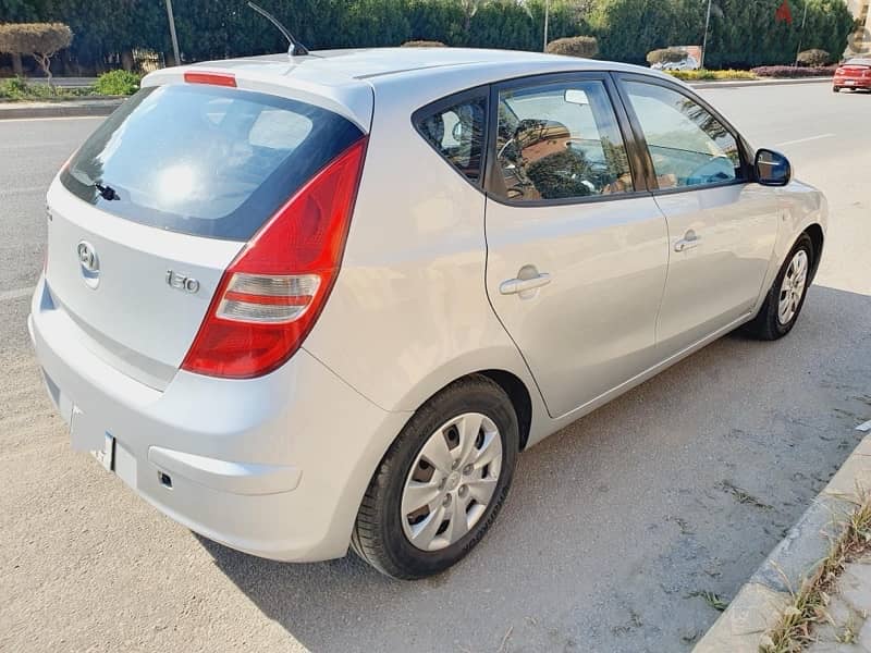 Hyundai i30 2009 excellent condition, first owner 9