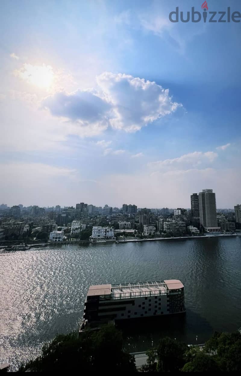 For sale an imaginary apartment 430 m on the Nile directly on the 18th floor in immediate receipt Maadi under the management of Hilton Hotel 7