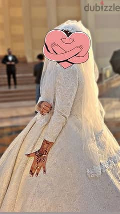 فستان زفاف ابيض بالطرحه ٣دور بالهيربيس اتلبس ساعتين لكتب كتاب