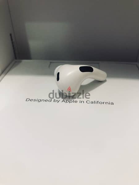Apple airpods pro 2 Right side only (فردة يمين ايربودز برو ٢ اصليه ) 1