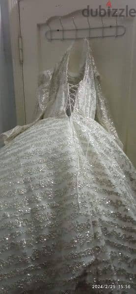 فستان زفاف في حالة الجديد 1