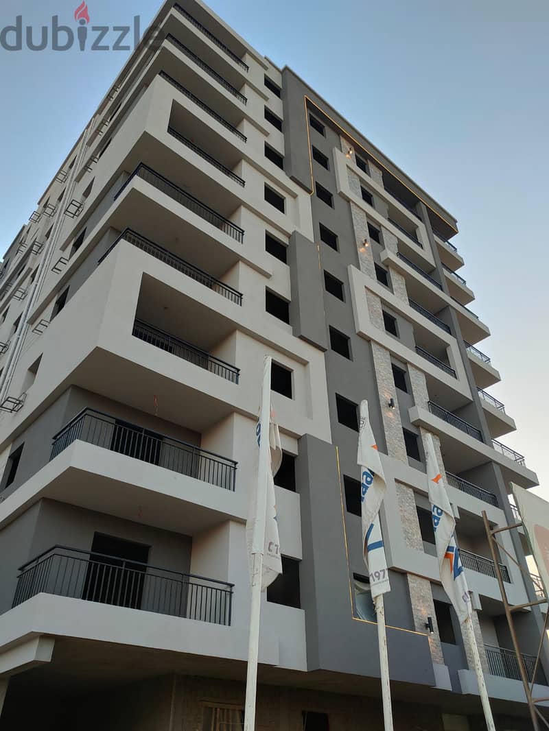 Apartment for sale, 132 m in Zahraa El Maadi, directly next to Wadi Degla Club, inside a full-service compound, on a 20 m wide street, with a 50% down 4