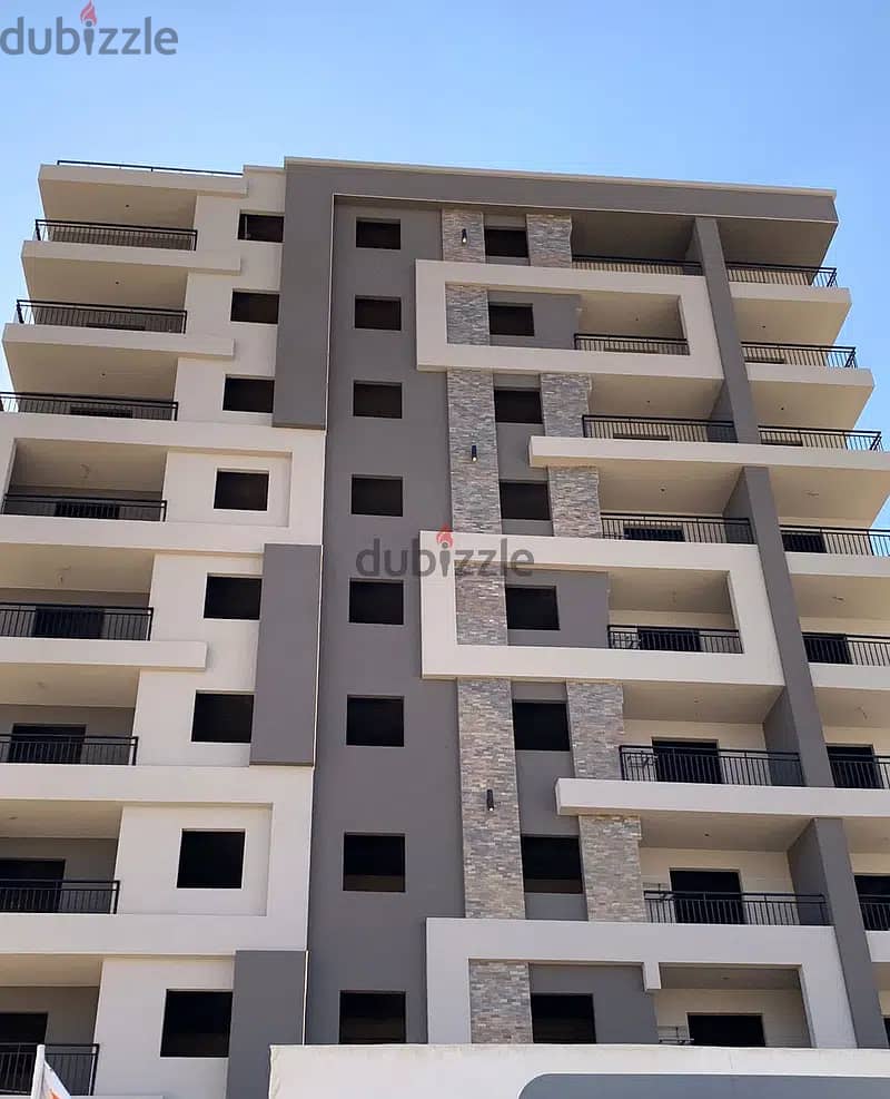 Apartment for sale, 132 m in Zahraa El Maadi, directly next to Wadi Degla Club, inside a full-service compound, on a 20 m wide street, with a 50% down 6