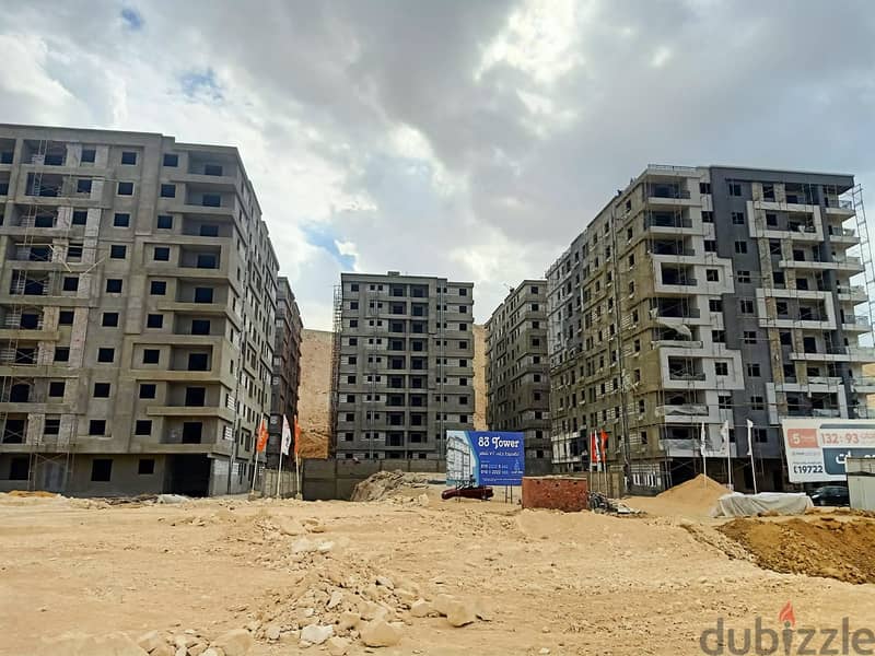 Apartment for sale, 132 m in Zahraa El Maadi, directly next to Wadi Degla Club, inside a full-service compound, on a 20 m wide street, with a 50% down 12