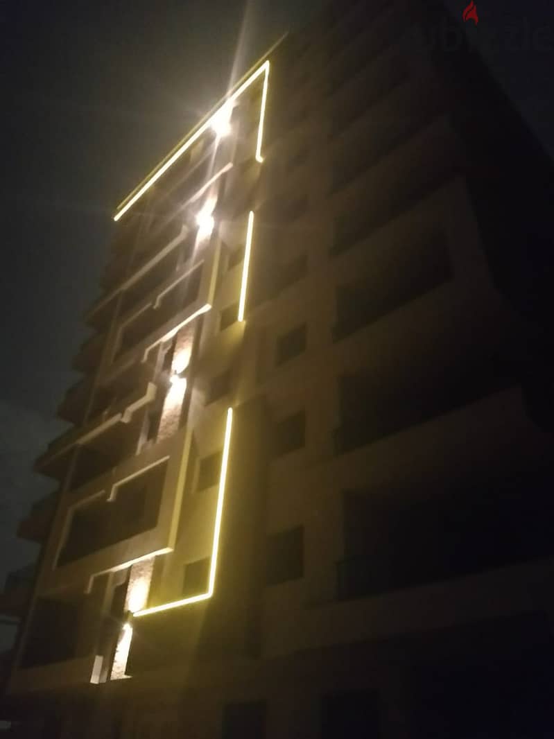 Apartment for sale, 132 m in Zahraa El Maadi, directly next to Wadi Degla Club, inside a full-service compound, on a 20 m wide street, with a 50% down 20
