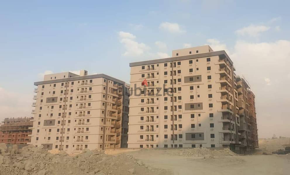 Apartment for sale, 132 m in Zahraa El Maadi, directly next to Wadi Degla Club, inside a full-service compound, on a 20 m wide street, with a 50% down 21