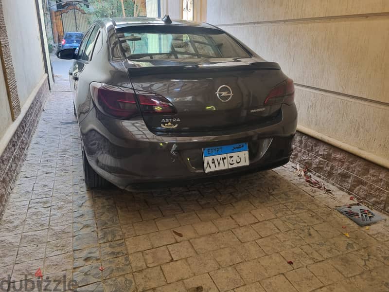 Opel Astra 2013 excellent condition 4