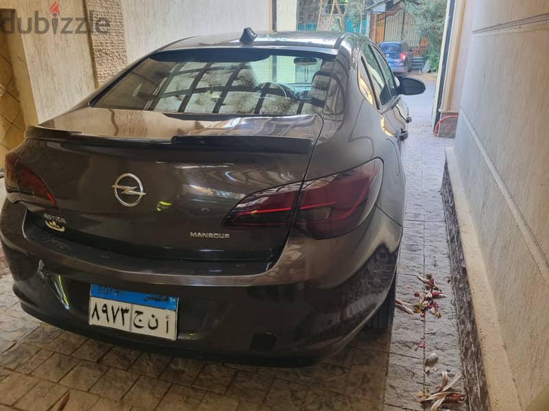 Opel Astra 2013 excellent condition 5