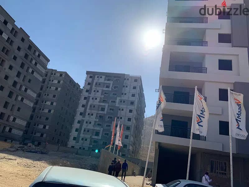 Apartment for sale, 93m in Zahraa El Maadi, directly next to Wadi Degla Club, inside a fully-serviced compound, on a 20m-wide street, with a 50% down 7