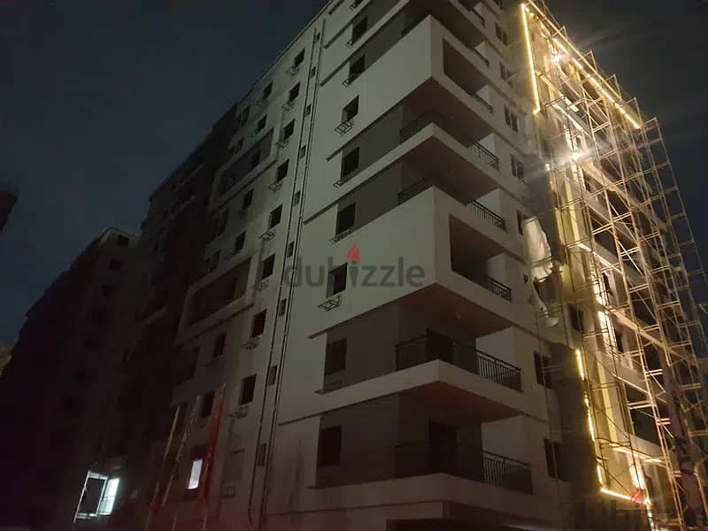 Apartment for sale, 93m in Zahraa El Maadi, directly next to Wadi Degla Club, inside a fully-serviced compound, on a 20m-wide street, with a 50% down 11