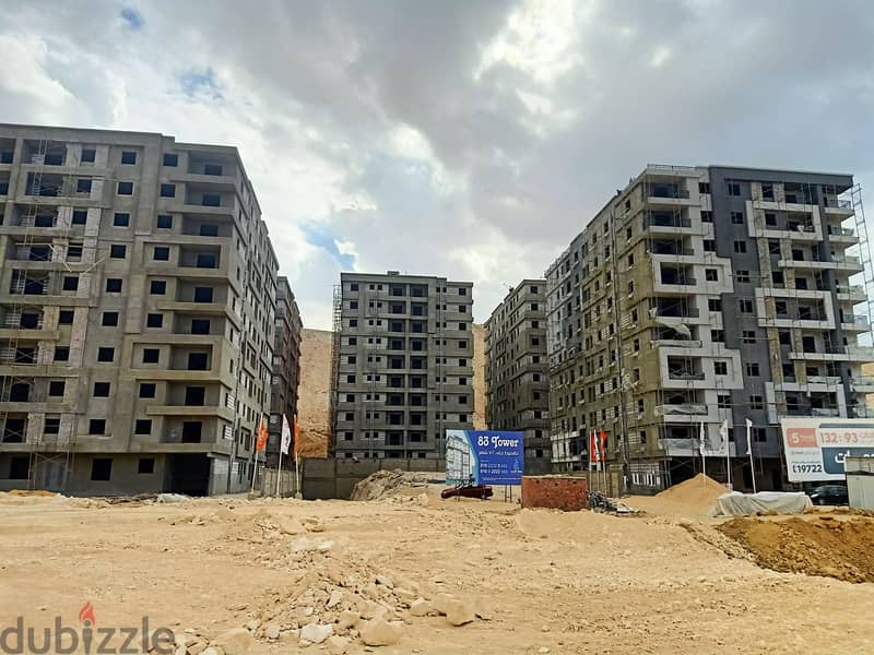 Apartment for sale, 100 m in Zahraa El Maadi, directly next to Wadi Degla Club, inside a full-service compound, on a 20 m wide street, with a 50% down 12