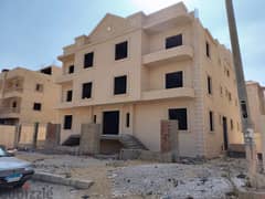 شقة للبيع بمدينة الشيخ زايد الحى التاسع منطقة فيلات دور ثان 240م بالقرب من كل الخدمات بمكان راقى جدا 0