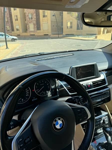 BMW 218i Tourer luxury 1