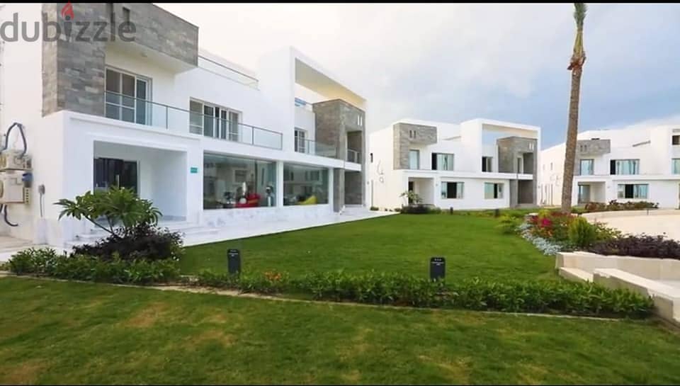 A villa for sale directly on the seafront with only a 10% down payment and the rest in installments over 10 years. 5